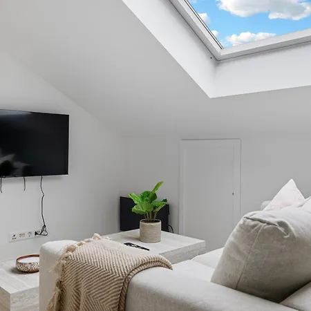 Quiet Area - Sun Terrace - Mountain Views شقة